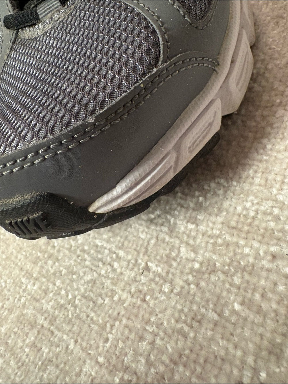 Nike Men’s Gray and Black DownShifter 5 Running Shoes with Orange Logo Size 9.5 - Picture 7 of 16